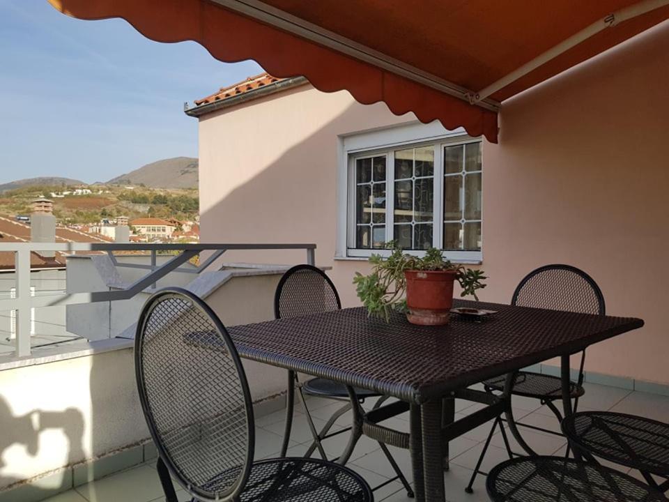 Guest House Katerina Korce Extérieur photo
