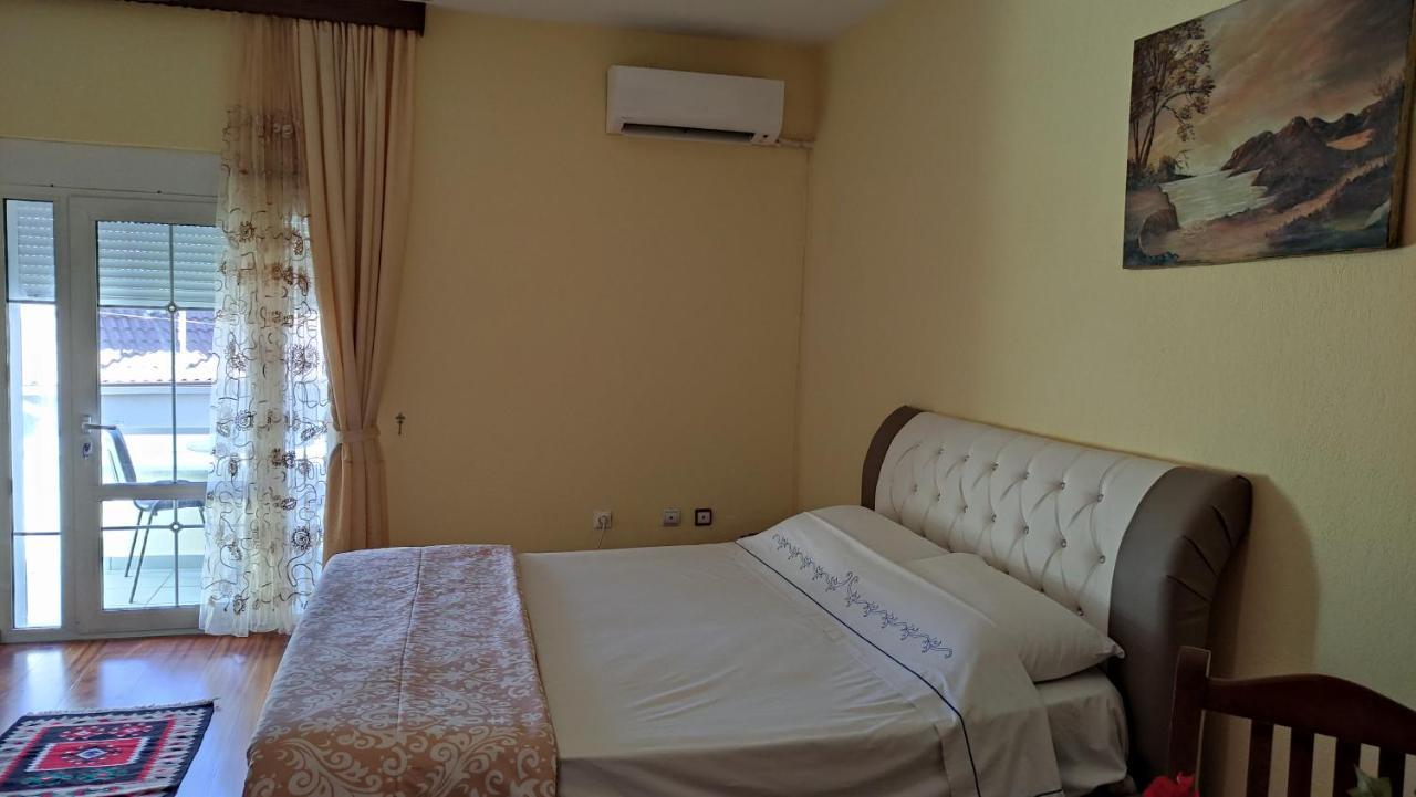 Guest House Katerina Korce Extérieur photo
