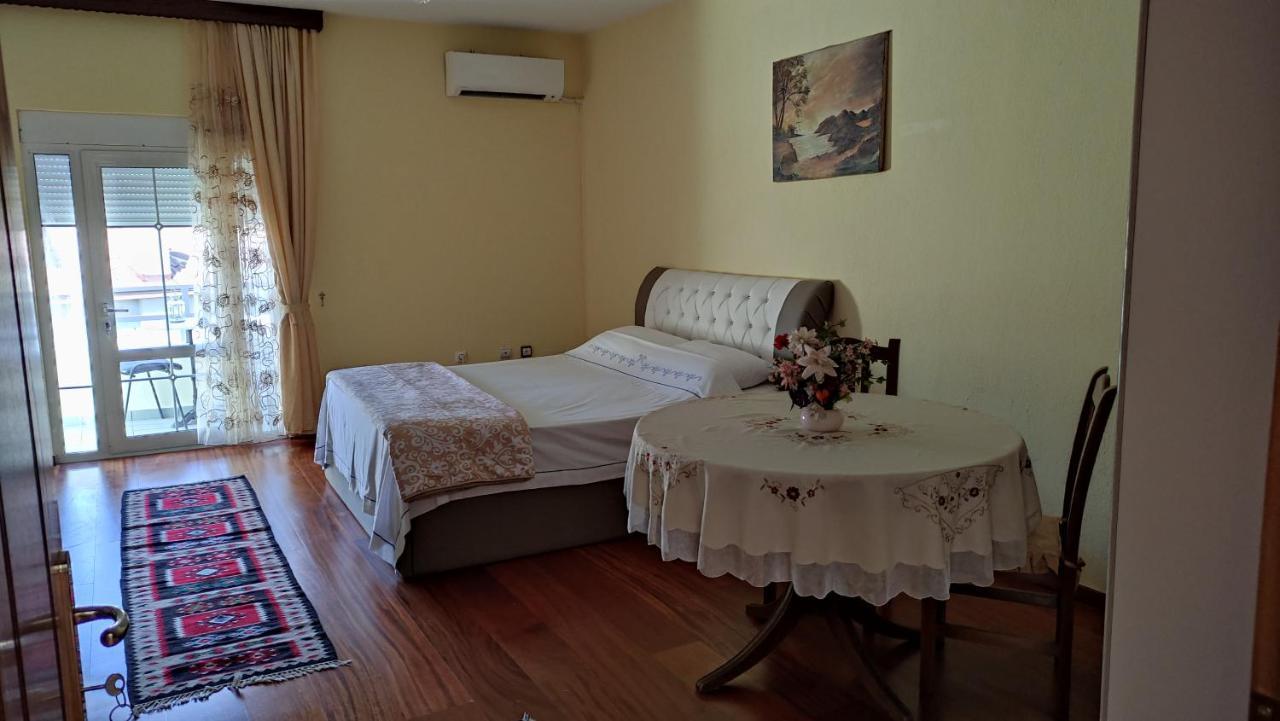 Guest House Katerina Korce Extérieur photo