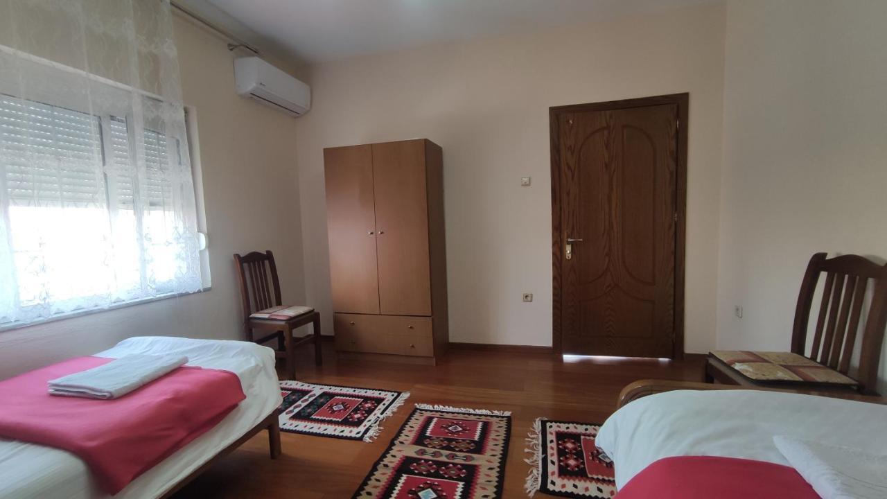 Guest House Katerina Korce Extérieur photo